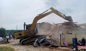 Negeri Kaya Rakyat Terbuang, Janariah Kehilangan Rumah Akibat Penggusuran Pemerintah