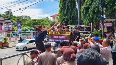 Aksi Protes Banjir Dihadang, Eva Dwiana Menghilang