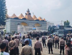 Demo Singkong Ricuh, Polisi Tembakkan Gas Air Mata dan Water Cannon