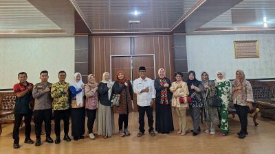 FISIP Unila Gaet Bupati Lampung Tengah Lanjut Studi Doktor