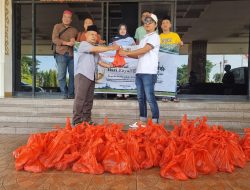 Hangatnya Idul Adha, IJP Lampung Bagikan 150 Paket Daging Kurban kepada Jurnalis dan Masyarakat