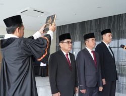 Ahmad Zarkasi dan Andi Thahir Dilantik sebagai Dekan Baru UIN Raden Intan