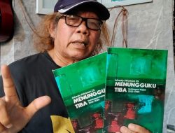 Buku Puisi “Menungguku Tiba” Mulai Edar, Siapa Pemesan Pertama?