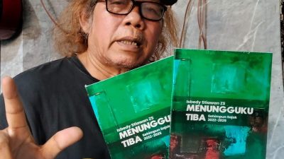 Buku Puisi “Menungguku Tiba” Mulai Edar, Siapa Pemesan Pertama?