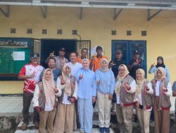 Wulan Sari Mirza Dampingi Penyaluran Bantuan Banjir di Pesawaran