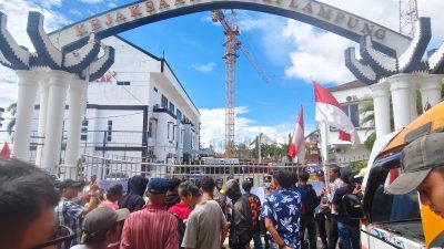 SIMPUL Kepung Kejati Lampung, Tuntut Usut SPBU Nakal di Tulang Bawang