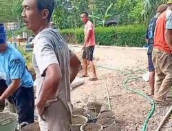 Menunggu Tanpa Kepastian, Warga Triharjo Pesawaran Cor Jalan Sendiri