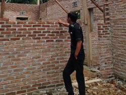 Jendela Pecah dan Iman yang Menjaga Republik