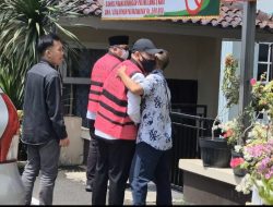 Lima Terdakwa Korupsi SPAM Pesawaran Tiba di PN Tipikor, Dendi Sapa Simpatisan