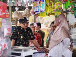 Mirza Pantau Harga Sembako di Pasar Gading Rejo Jelang Lebaran