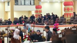 Paripurna Tercoreng, Anggota DPRD Golkar Diduga Merokok di Ruang Sidang