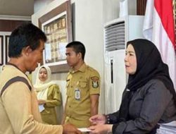 Eva Dwiana Serahkan Bantuan Rp20 Juta per KK kepada Korban Musibah di Bandar Lampung