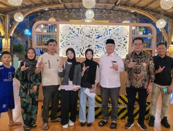 Mukhlis Basri Temui Keluarga Siswa Kembar Asal Krui yang Lolos UI, Beri Dukungan di Perantauan