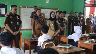 Eva Dwiana Dampingi Kajati Tinjau Program MBG di Dua Sekolah