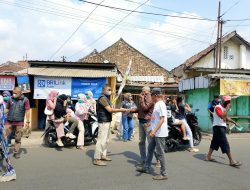 Abu Vulkanik Menyelimuti Bandar Lampung, Eva Dwiana Kerahkan Satgas Bersihkan Jalan