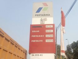 Antrean Solar SPBU Way Lunik Semrawut, Truk Melawan Arah, Dugaan Mobil Langsir Disorot